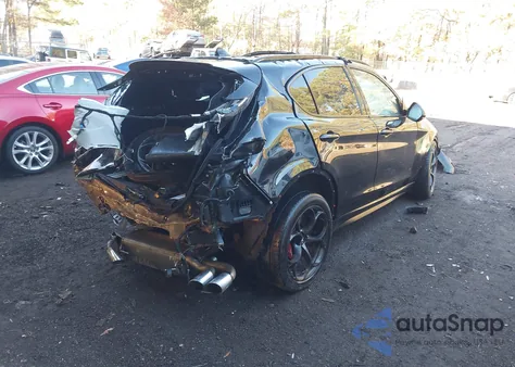 2021 Alfa Romeo Stelvio Quadrifoglio Awd z USA, uszkodzony, nr VIN ZASPAKEV9M7D14410